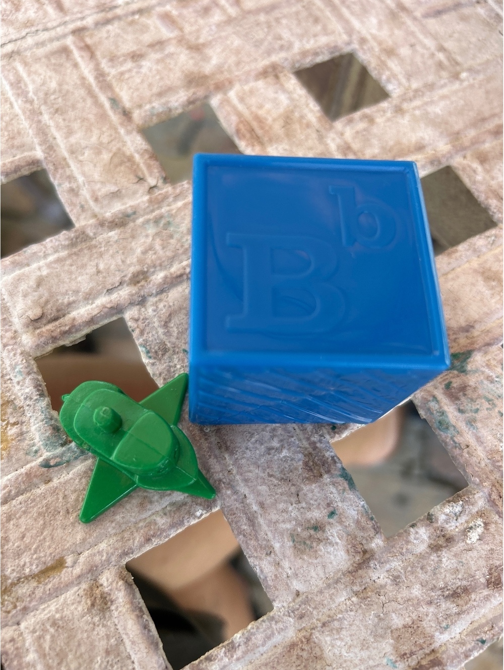 Tupperware replacement plastic block B with boat